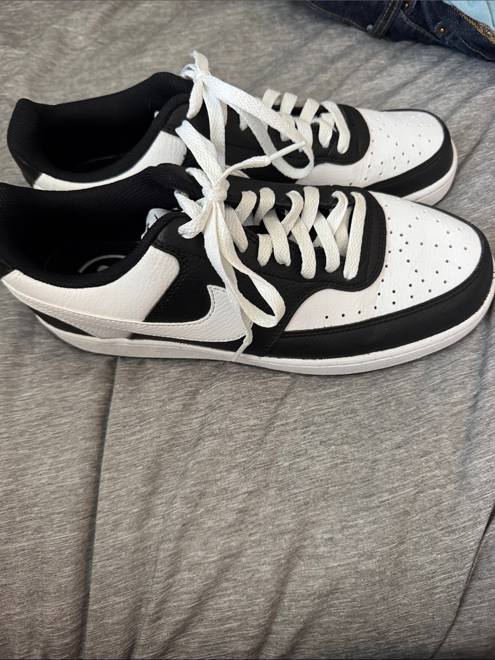 Men's Black & White Low-Top Sneakers Nike